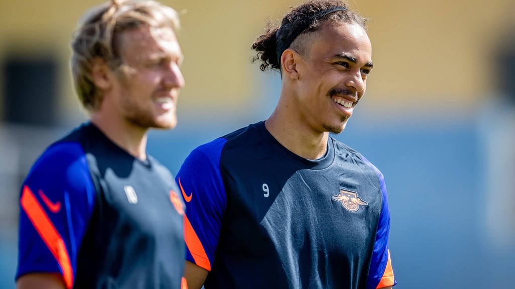 Bei RB Leipzig Kollegen, bei der EM Konkurrenten: Emil Forsberg (l.) und Yussuf Poulsen beim Training.