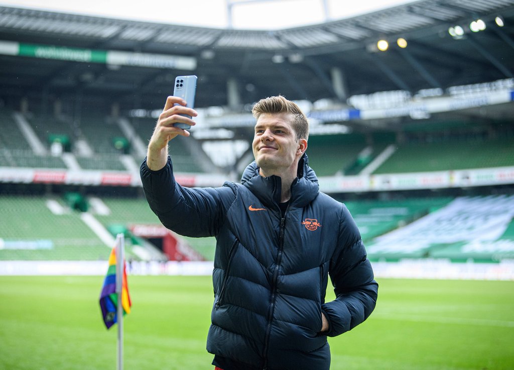 Knipst er auch heute wieder Selfies wie im Ligaspiel? Alexander Sörloth.