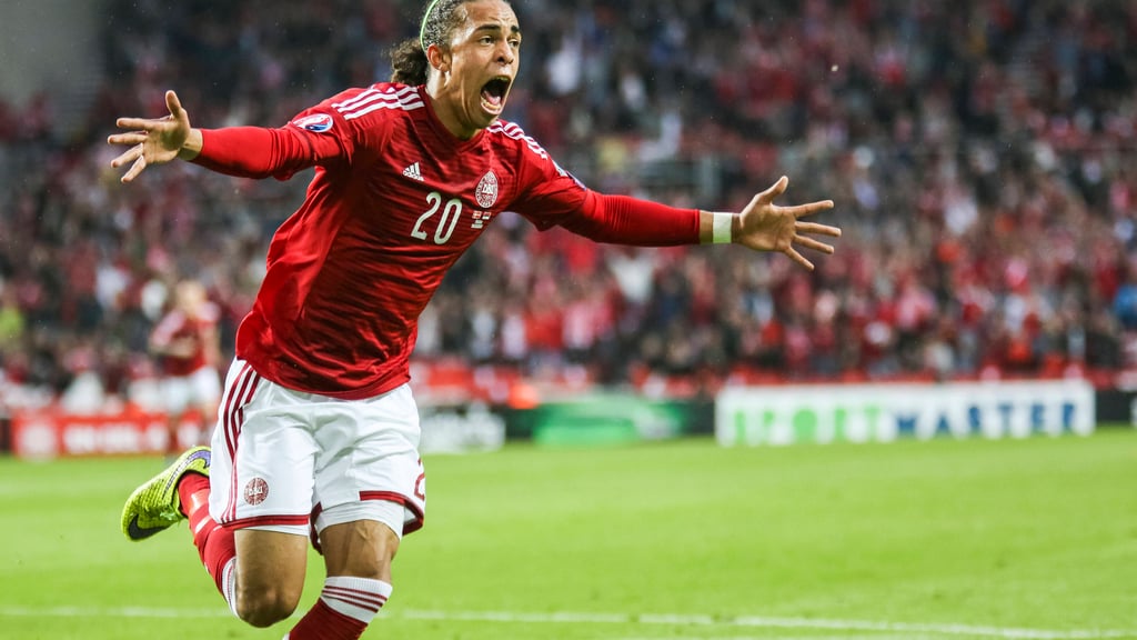 Erstes Tor für die dänische Nationalmannschaft im Parken: Yussuf Poulsen 2015 beim 2:0 gegen Serbien.