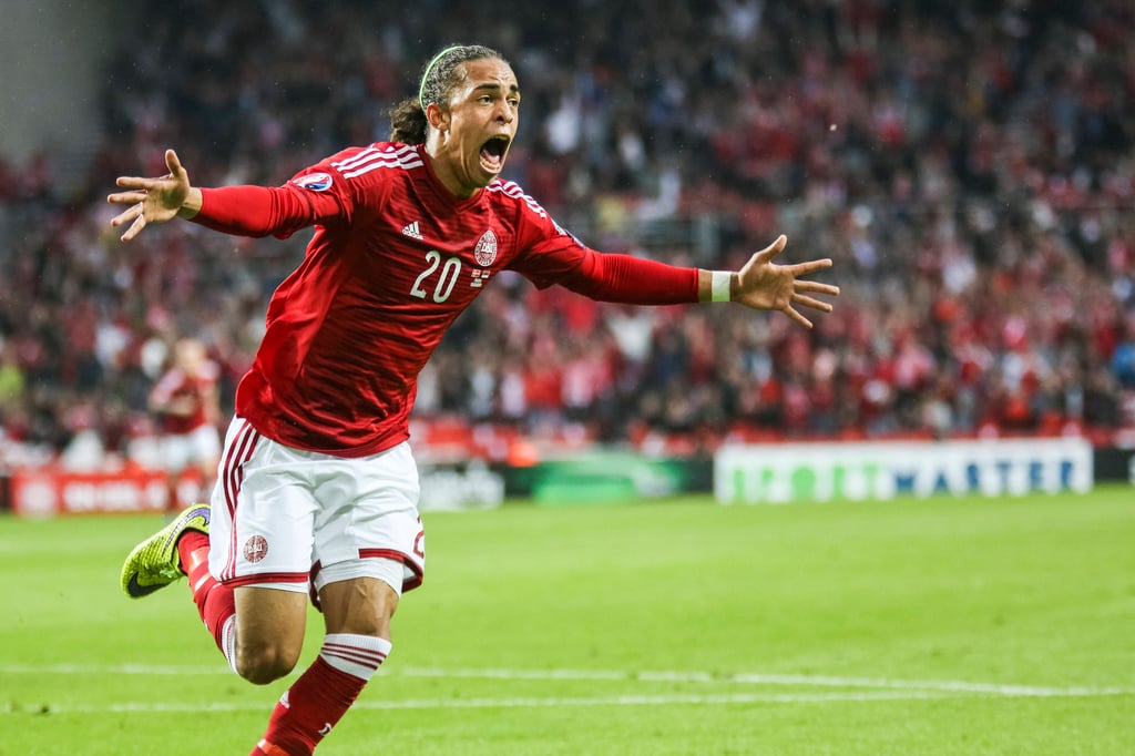 Erstes Tor für die dänische Nationalmannschaft im Parken: Yussuf Poulsen 2015 beim 2:0 gegen Serbien.