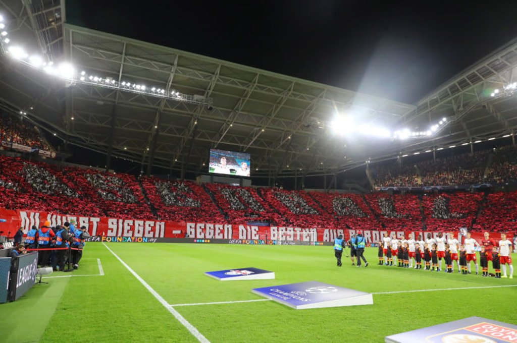 Große Choreographie vor dem Spiel zwischen RB Leipzig und Olympique Lyon.