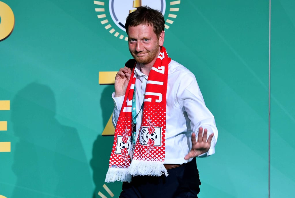 Sachsens Ministerpräsident Michael Kretschmer ist Fan von RB Leipzig – aber RB Leipzig ist gerade kein Fan seiner Corona-Politik.