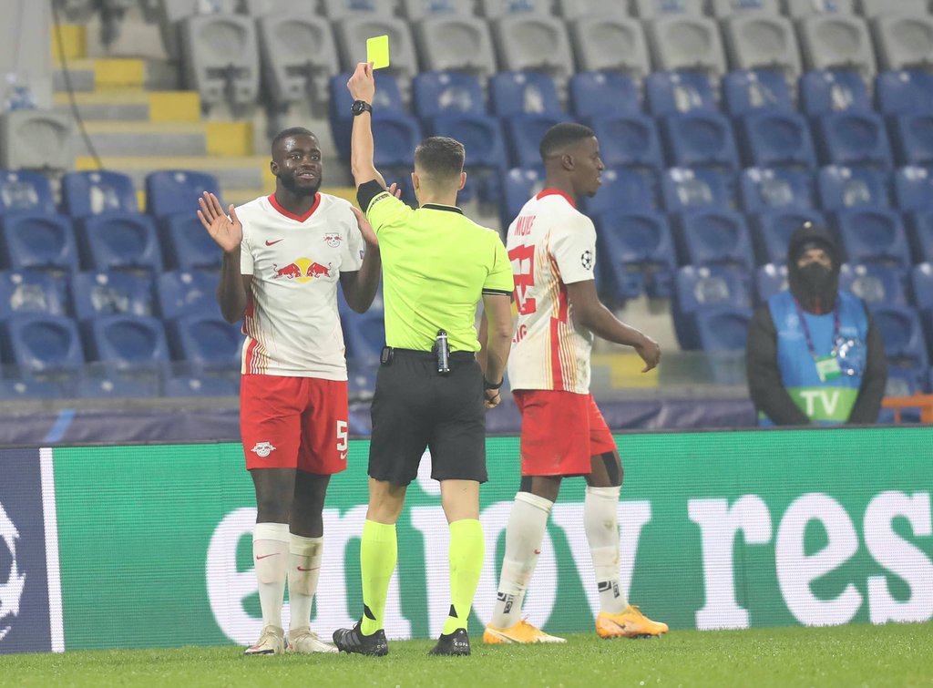 Die dritte Gelbe in der Champions League für Dayot Upamecano