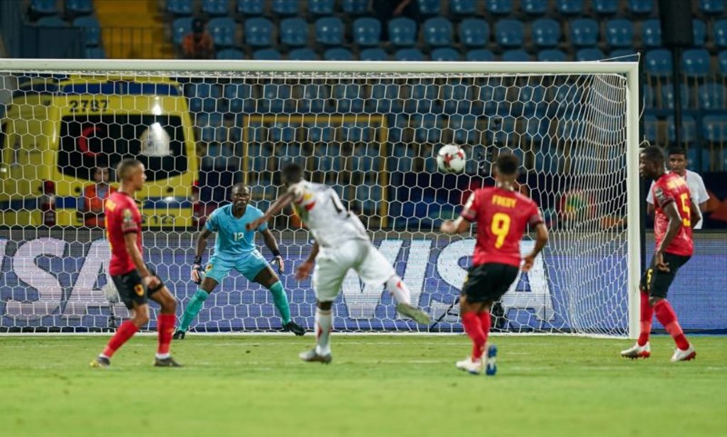Amadou Haidara trifft zum 1:0 gegen Angola beim Afrika Cup.