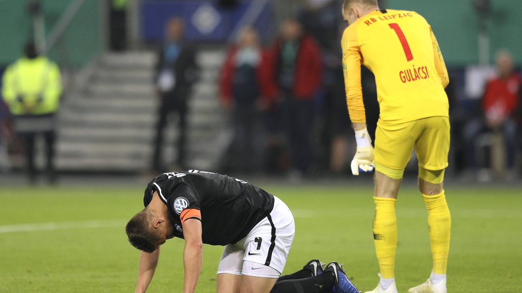 Erschöpft? Keeper Peter Gulacsi und Willi Orban