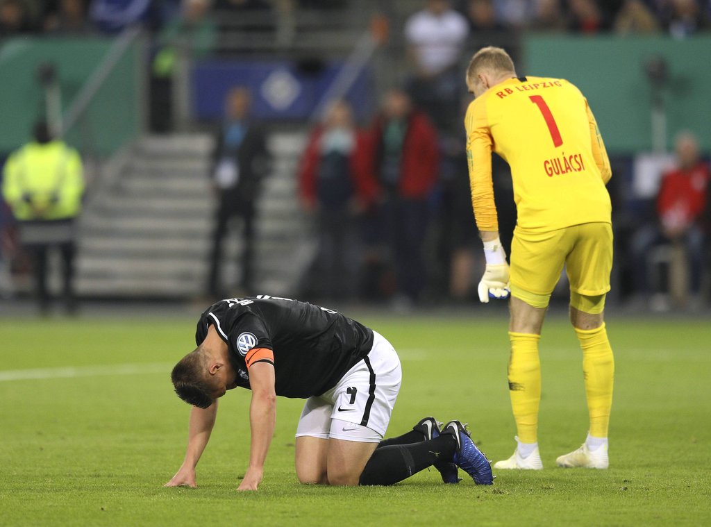 Erschöpft? Keeper Peter Gulacsi und Willi Orban