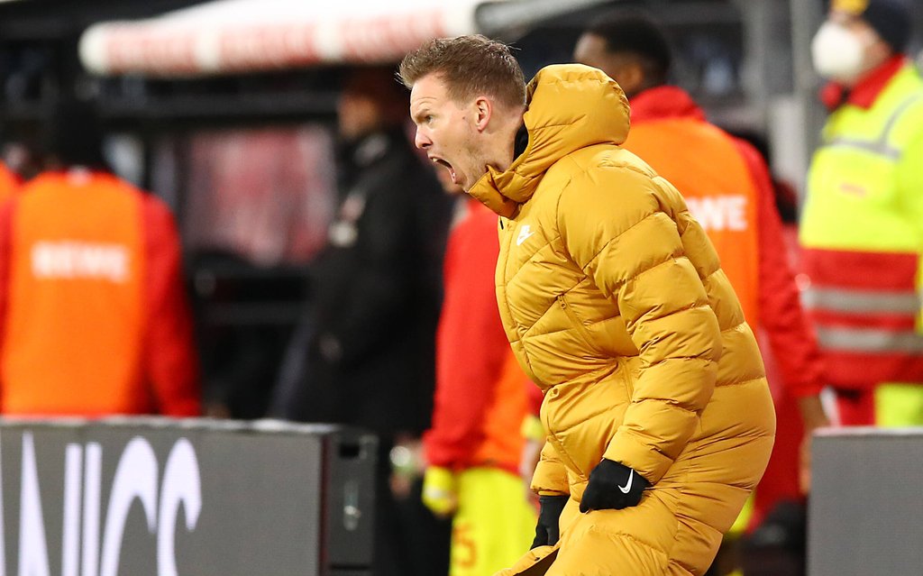 Julian Nagelsmann gibt an der Seitenlinie alles.