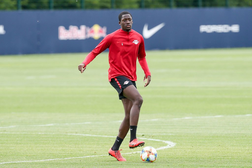 Ibrahima Konaté darf schon wieder an den Ball.