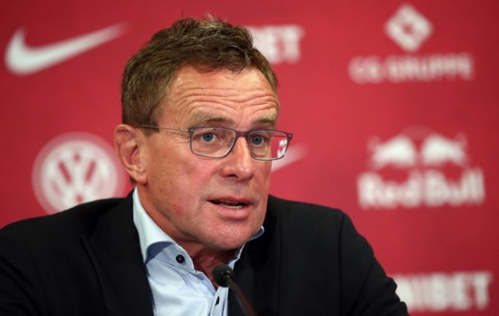 Ralf Rangnick findet, einige Investoren machen den Fußball kaputt – trotz 50+1-Regel. Symbolfoto: imago/Picture Point LE