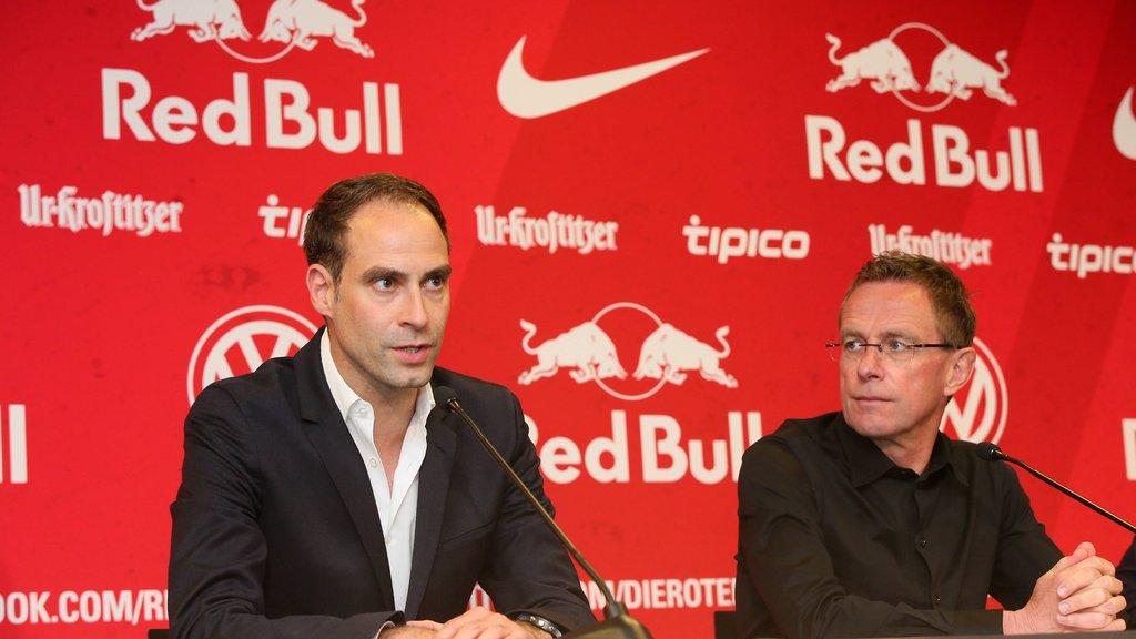 Oliver Mintzlaff und Ralf Rangnick gemeinsam bei einer PK 2016: Zwei Alpha-Männer, die für viel Reibung sorgten.