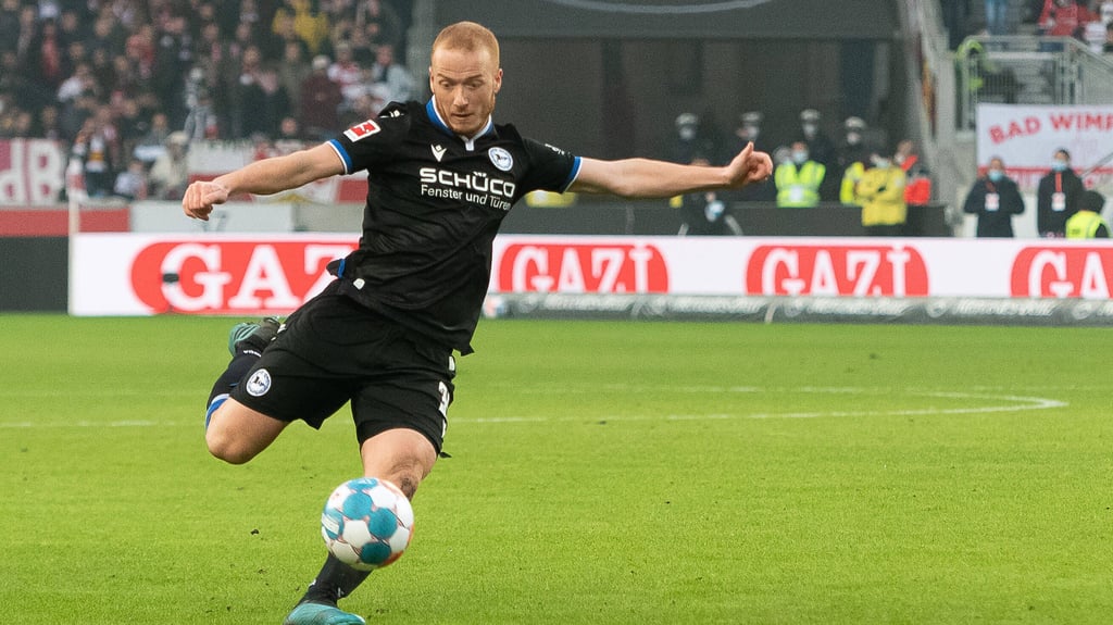 Sebastian Vasiliadis (DSC Arminia Bielefeld) beim Spiel gegen den VfB Stuttgart.