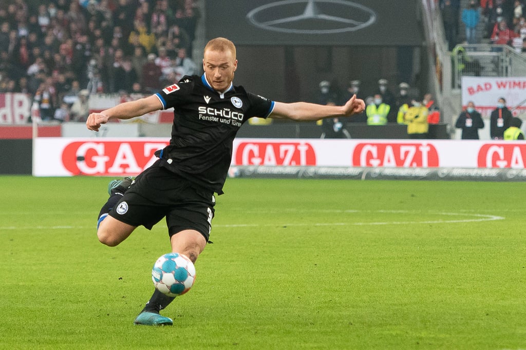 Sebastian Vasiliadis (DSC Arminia Bielefeld) beim Spiel gegen den VfB Stuttgart.