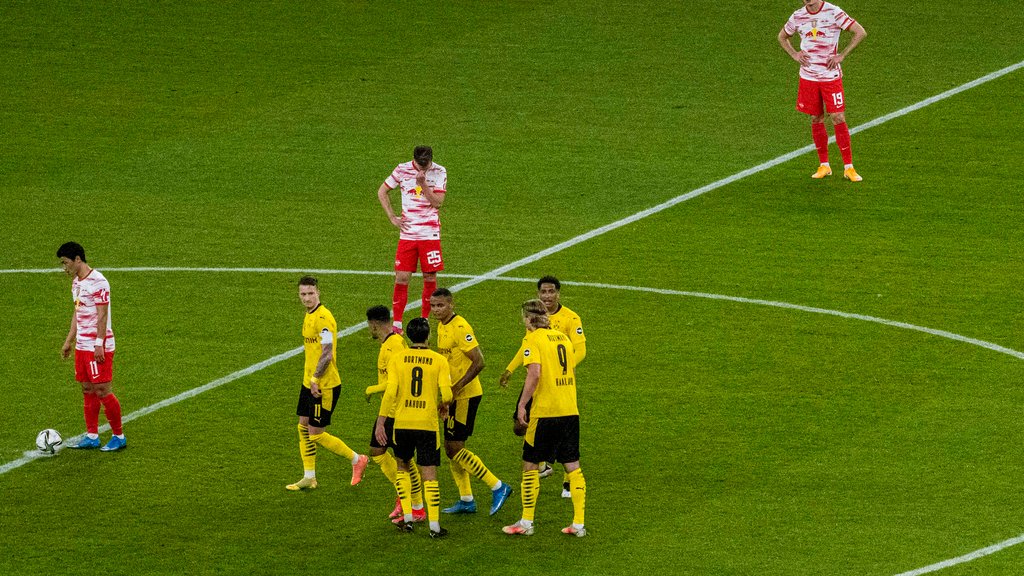 Hwang, Olmo, Sörloth (v.l.): Entsetzen bei RB nach dem 0:3