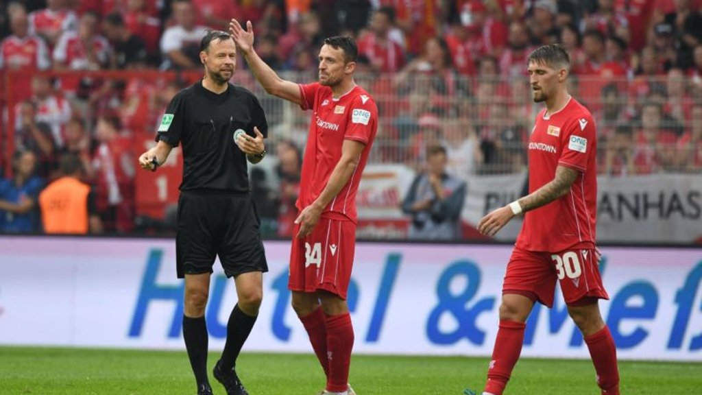 Keine Probleme für Schiedsrichter Markus Schmidt bei Union Berlin gegen RB Leipzig.