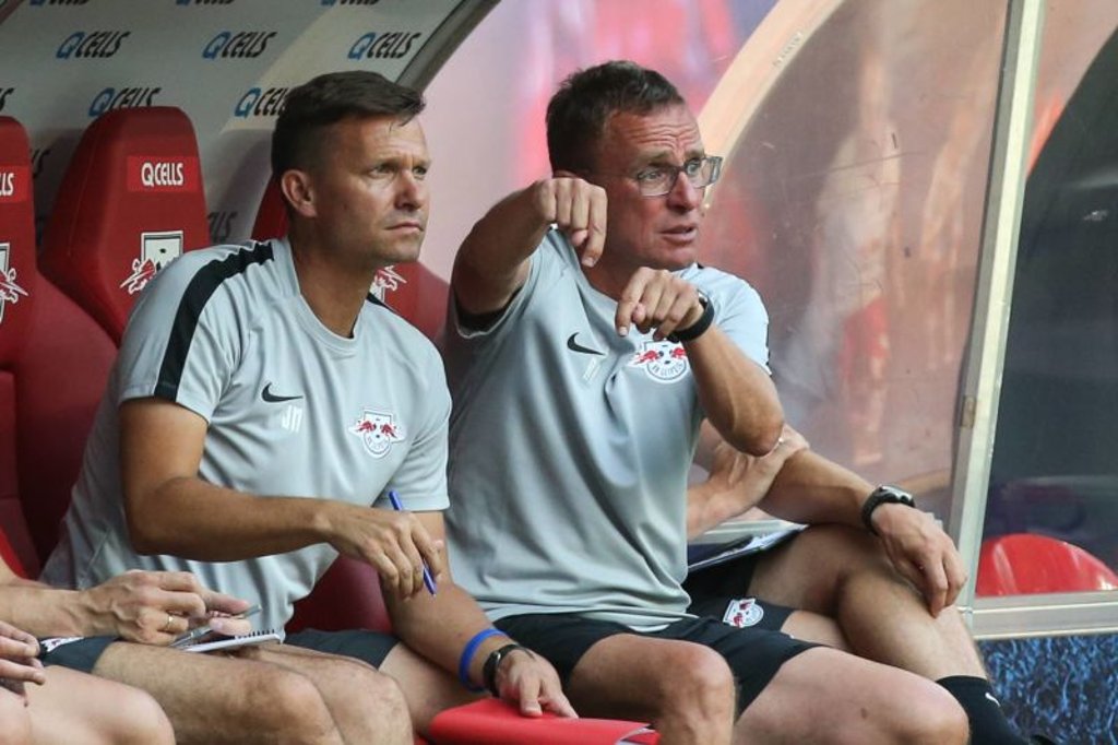 Jesse Marsch (li) will in Salzburg als Cheftrainer anders arbeiten als Ralf Rangnick (re) in Leipzig.