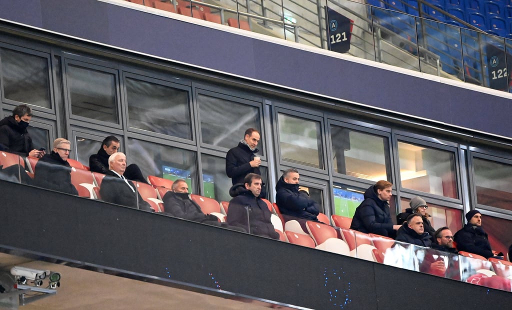 Die Führungsriege um RB-Geschäftsführer Oliver Mintzlaff sucht einen neuen Sportdirektor bei RB Leipzig.