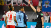 Rot gegen Gladbachs Plea: Tobias Stieler pfeift RB Leipzig gegen Hertha.
