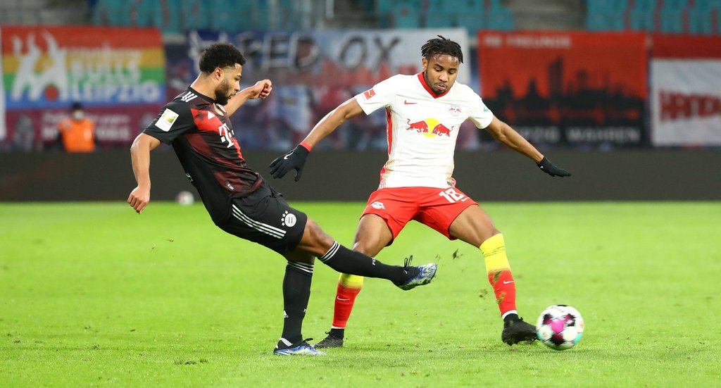 Mindestabstand: Christopher Nkunku gegen Serge Gnabry.