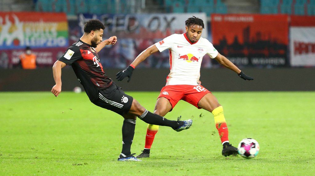 Mindestabstand: Christopher Nkunku gegen Serge Gnabry.