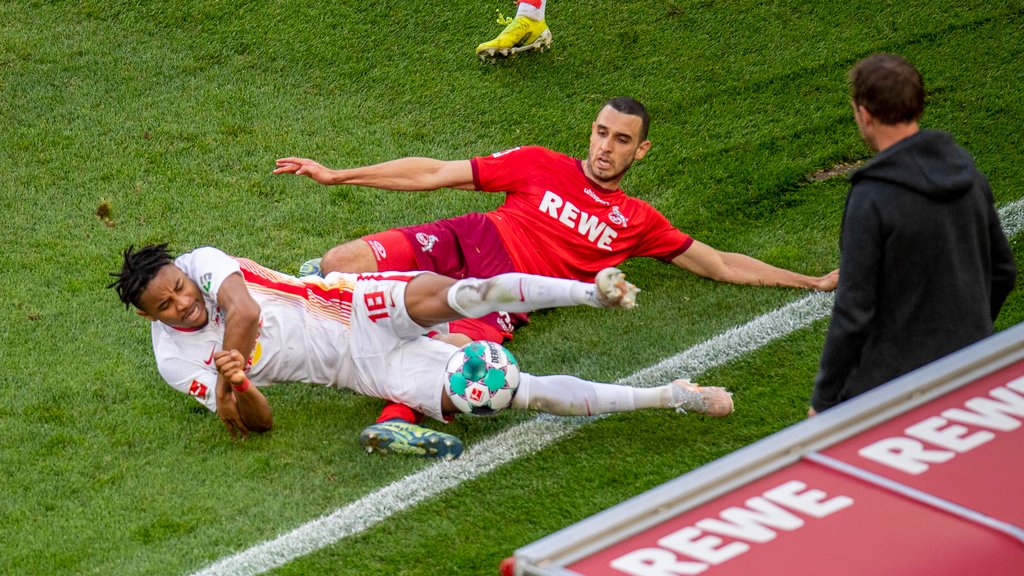 Hartes Spiel: Christopher Nkunku gegen Ellyes Skhiri.