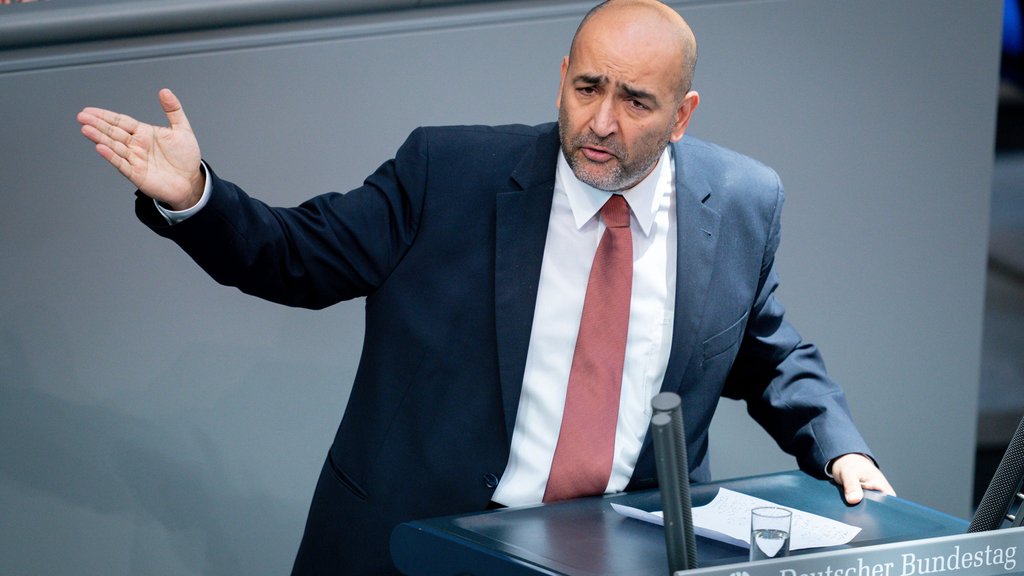 „Schlicht billig”: Omid Nouripour schießt gegen Oliver Mintzlaff zurück.