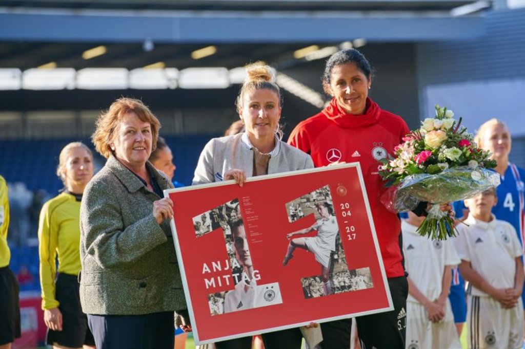 Anja Mittag wird die Frauen von RB Leipzig unterstützen. Hier bei ihrer Verabschiedung aus der DFB-Elf.