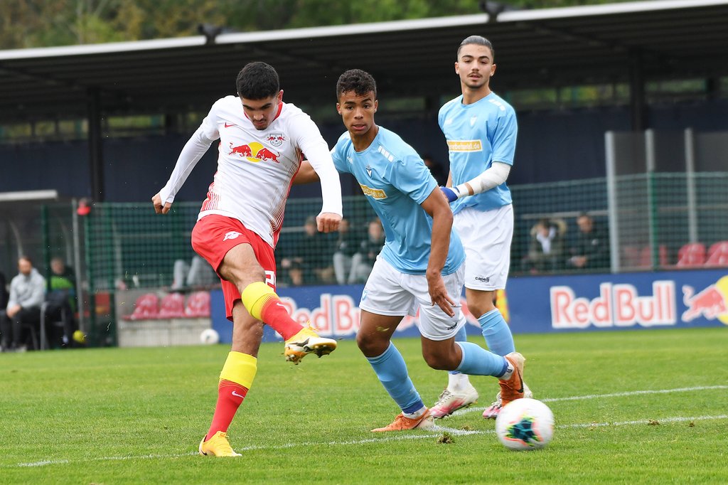 Hugo Novoa Ramos beim Torschuss.