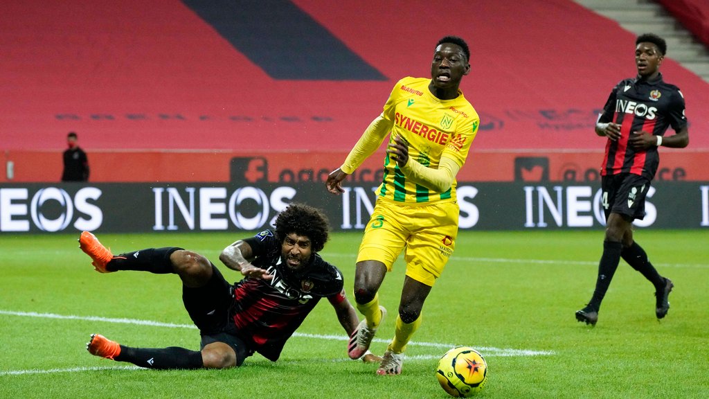 Zu schnell: Ex-Bundesliga-Profi Dante (l.) verliert Sprint gegen Muani