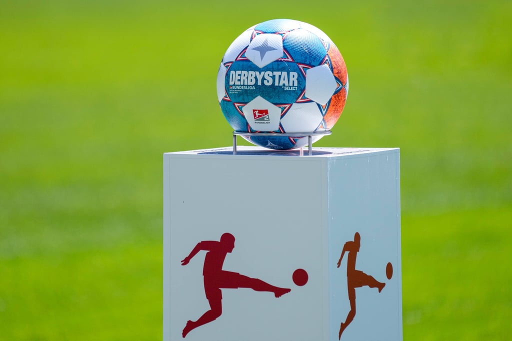 Ein Ball der Marke Derbystar.