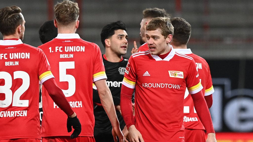 Bayers Nadiem Amiri im Disput mit Unions Florian Hübner