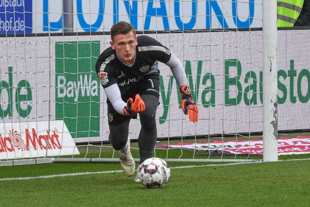 Markus Schubert spielt den RB-Leipzig-Gerüchteball locker zurück.