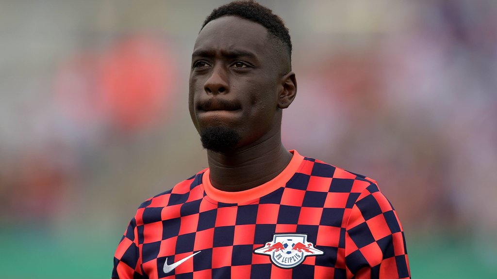 Jean-Kevin Augustin ist noch Spieler von RB Leipzig, weil Leeds sich weigert zu zahlen.