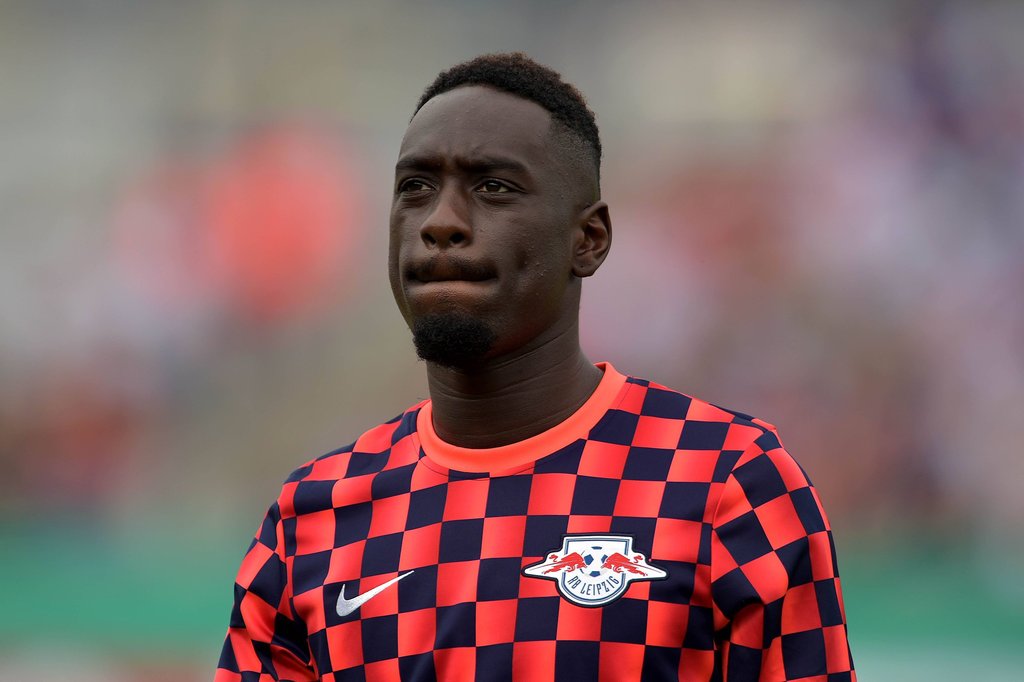 Jean-Kevin Augustin ist noch Spieler von RB Leipzig, weil Leeds sich weigert zu zahlen.