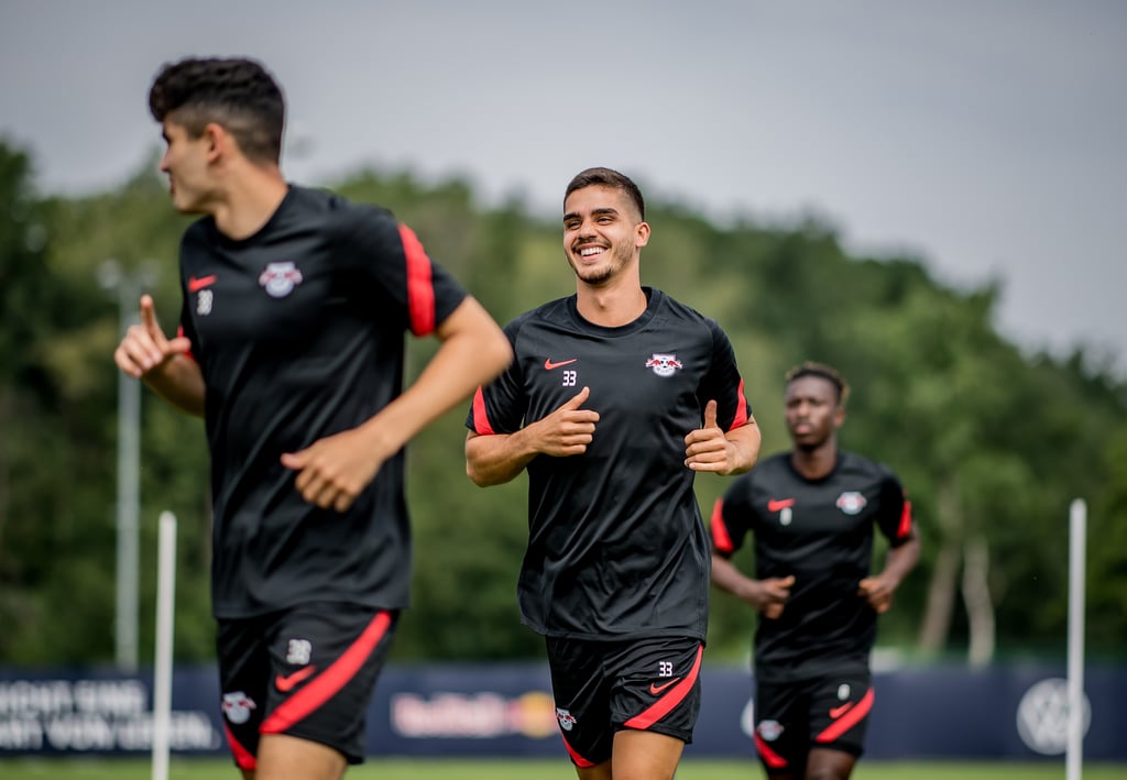 Im Training lacht er verschmitzt: André Silva, der bei RB die 33 bekommt, mit den neuen Kollegen.