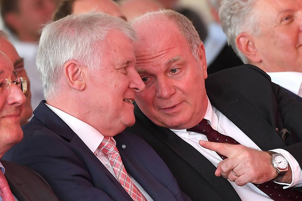 Fußballaffin: Horst Seehofer und der einstige Bayern-Präsident Uli Hoeneß (Archivfoto von 2017).