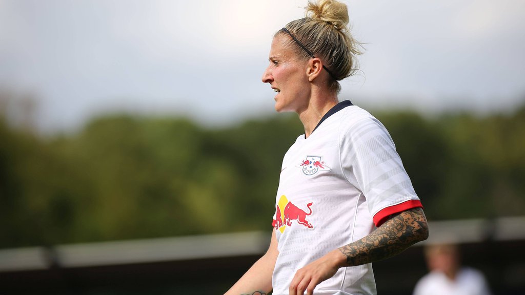 Auf dem Rasen wird Anja Mittag künftig nicht mehr stehen. Oder nur in Ausnahmefällen.