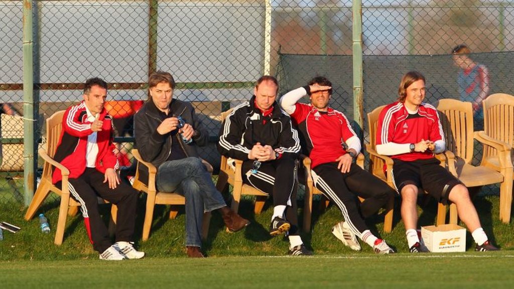 Perry Bräutigam (Mitte) füllt bei RB Leipzig schon seit Jahren verschiedene Rollen aus (hier bei einem Trainingslager Anfang 2011 mit Tomas Oral (li) und Dietmar Beiersdorfer (2. von links).