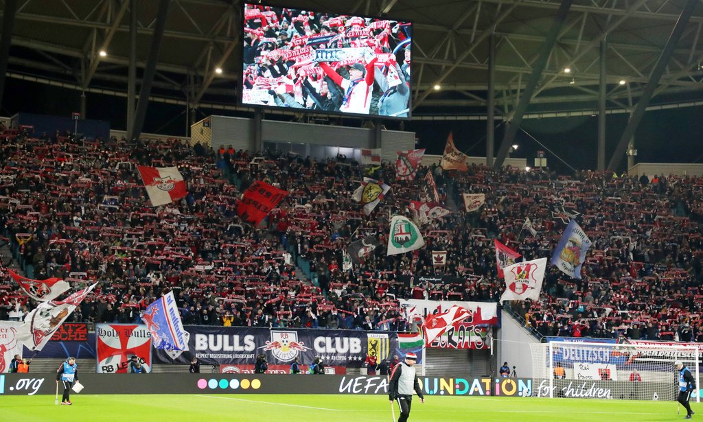 Fans von RB dürfen ab September wieder in die Red Bull Arena. Aber nicht so viele wie auf diesem Foto vom letzten Heimspiel vor Zuschauern.